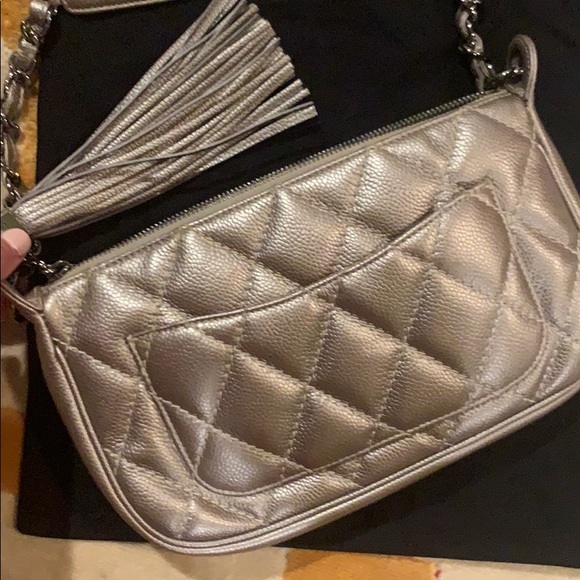 Silver Chanel shoulder bag with tassel - Picture 5 of 5